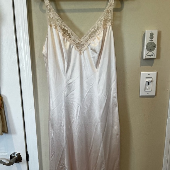 1920’s Vintage Lace Dress with Slip. - Picture 8 of 9